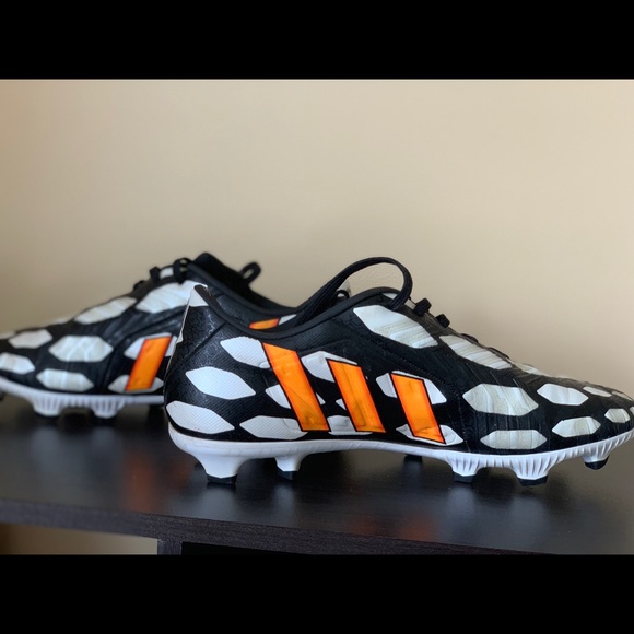 Adidas FIFA WORLD CUP 2014 cleats w/ shin guards - Picture 3 of 6